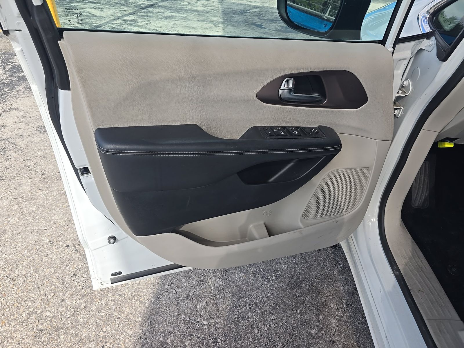 CHRYSLER VOYAGER - 10