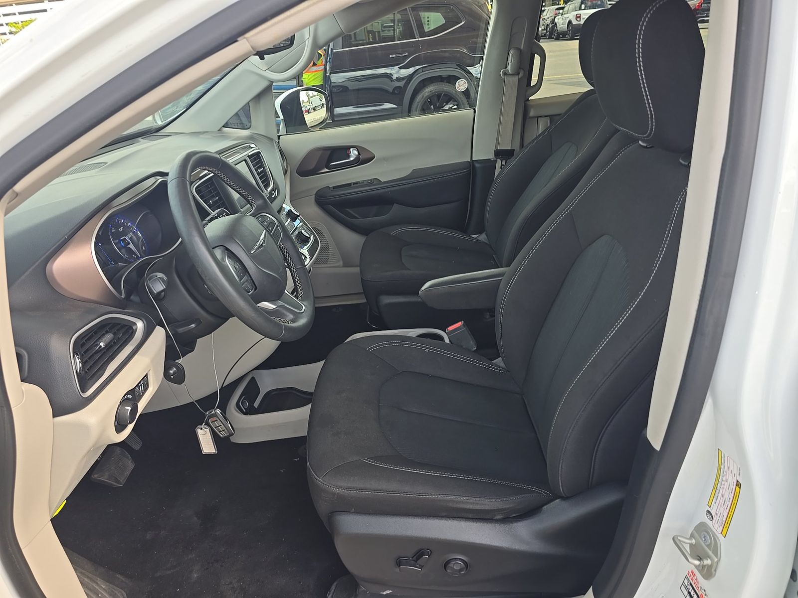 CHRYSLER VOYAGER - 8