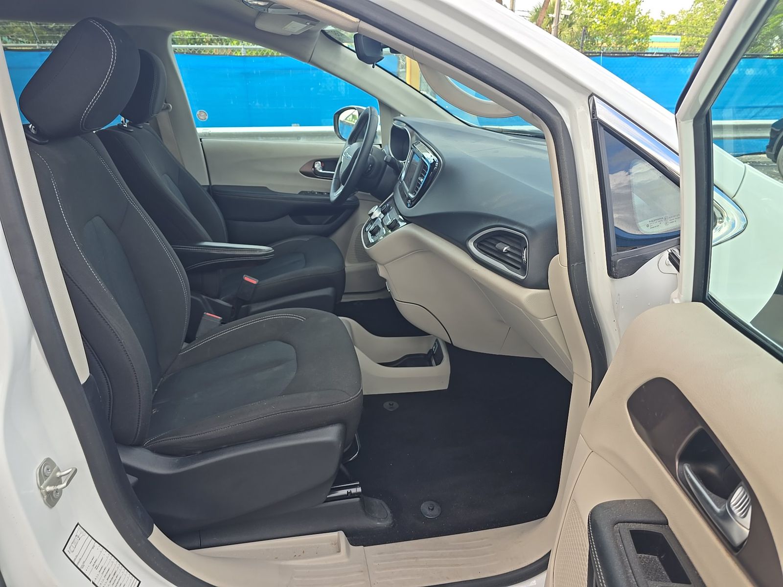 CHRYSLER VOYAGER - 9