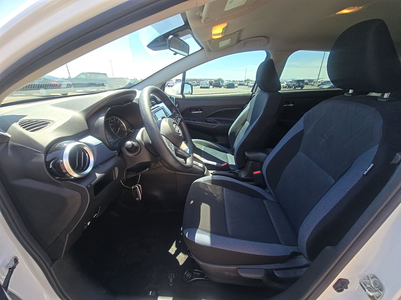 NISSAN VERSA - 8