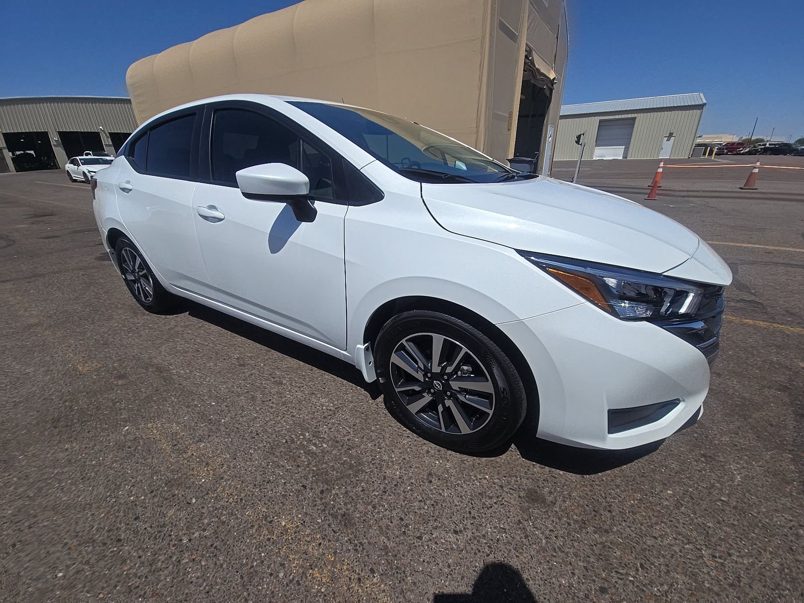 NISSAN VERSA - 4