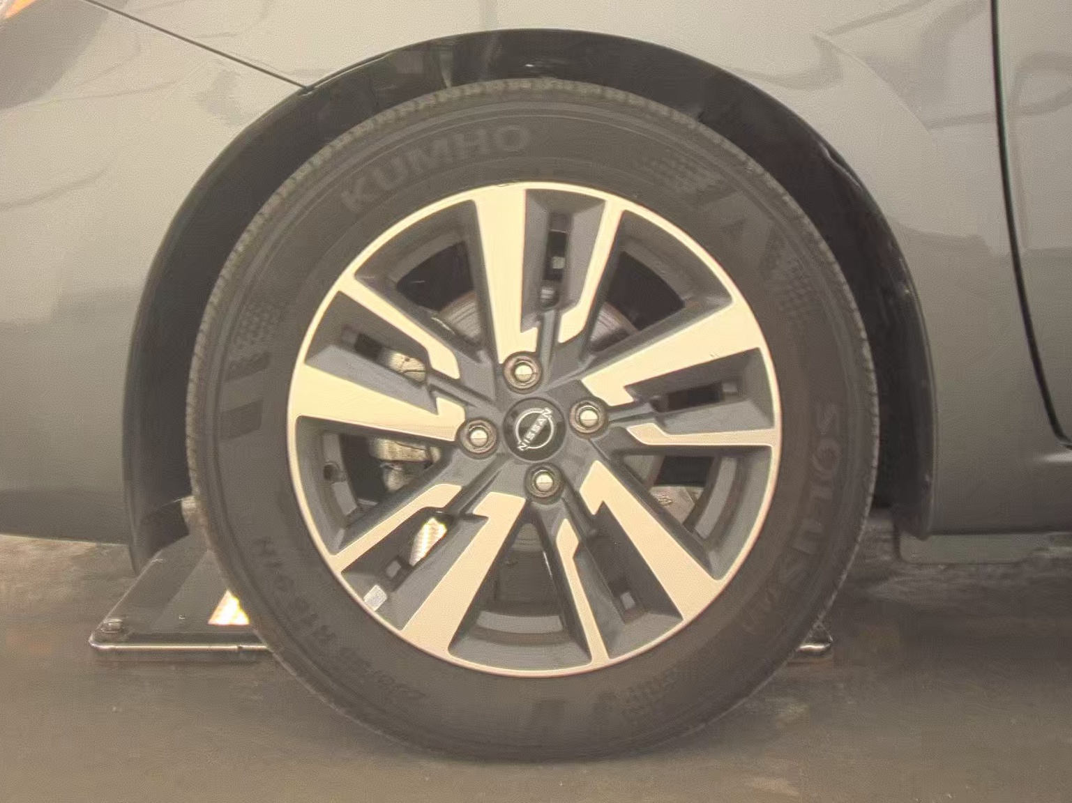 NISSAN VERSA - 10