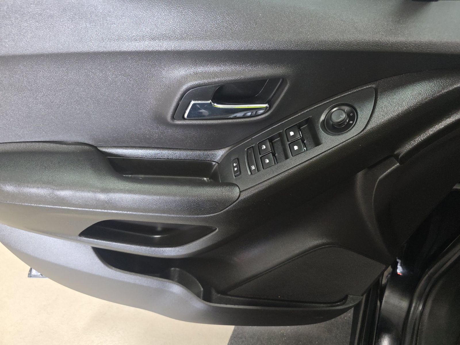 CHEVROLET TRAX - 10