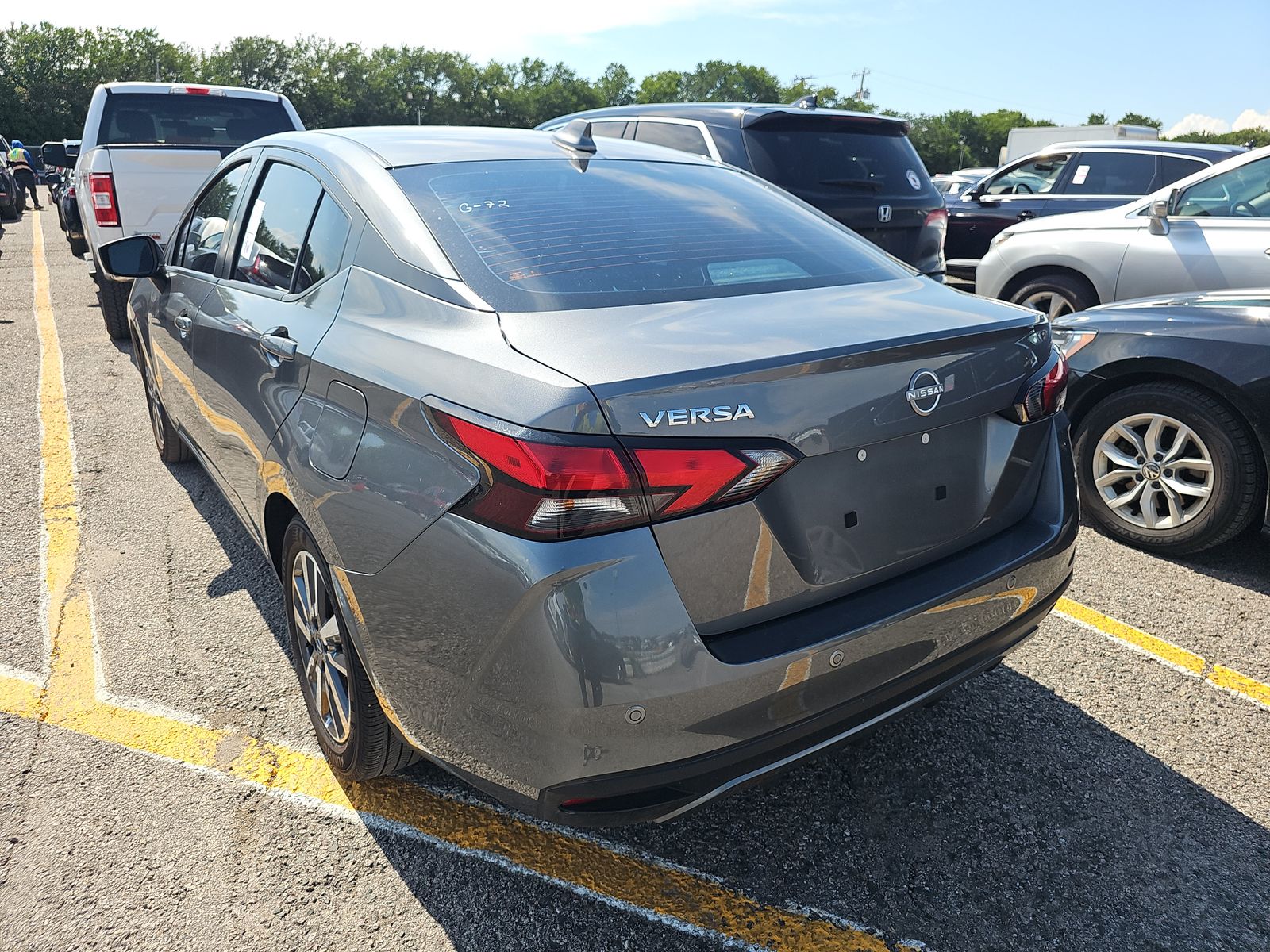 NISSAN VERSA - 9