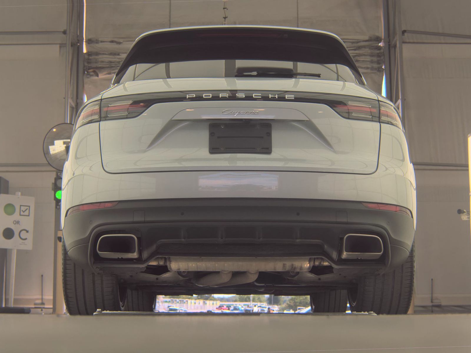 PORSCHE CAYENNE - 8