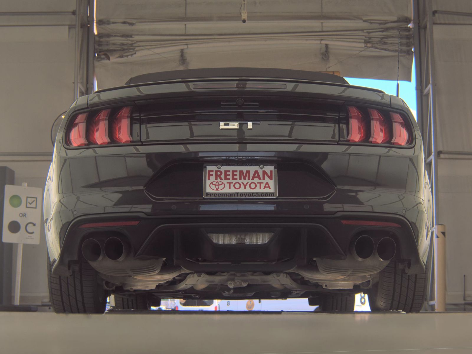 FORD MUSTANG - 8