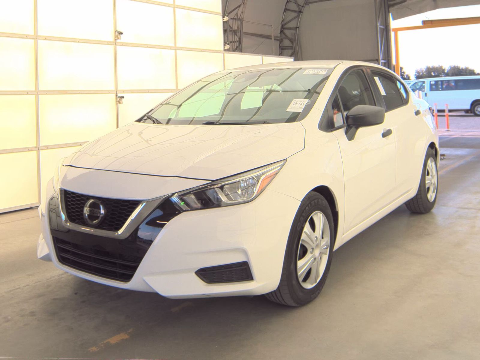 NISSAN VERSA - 1