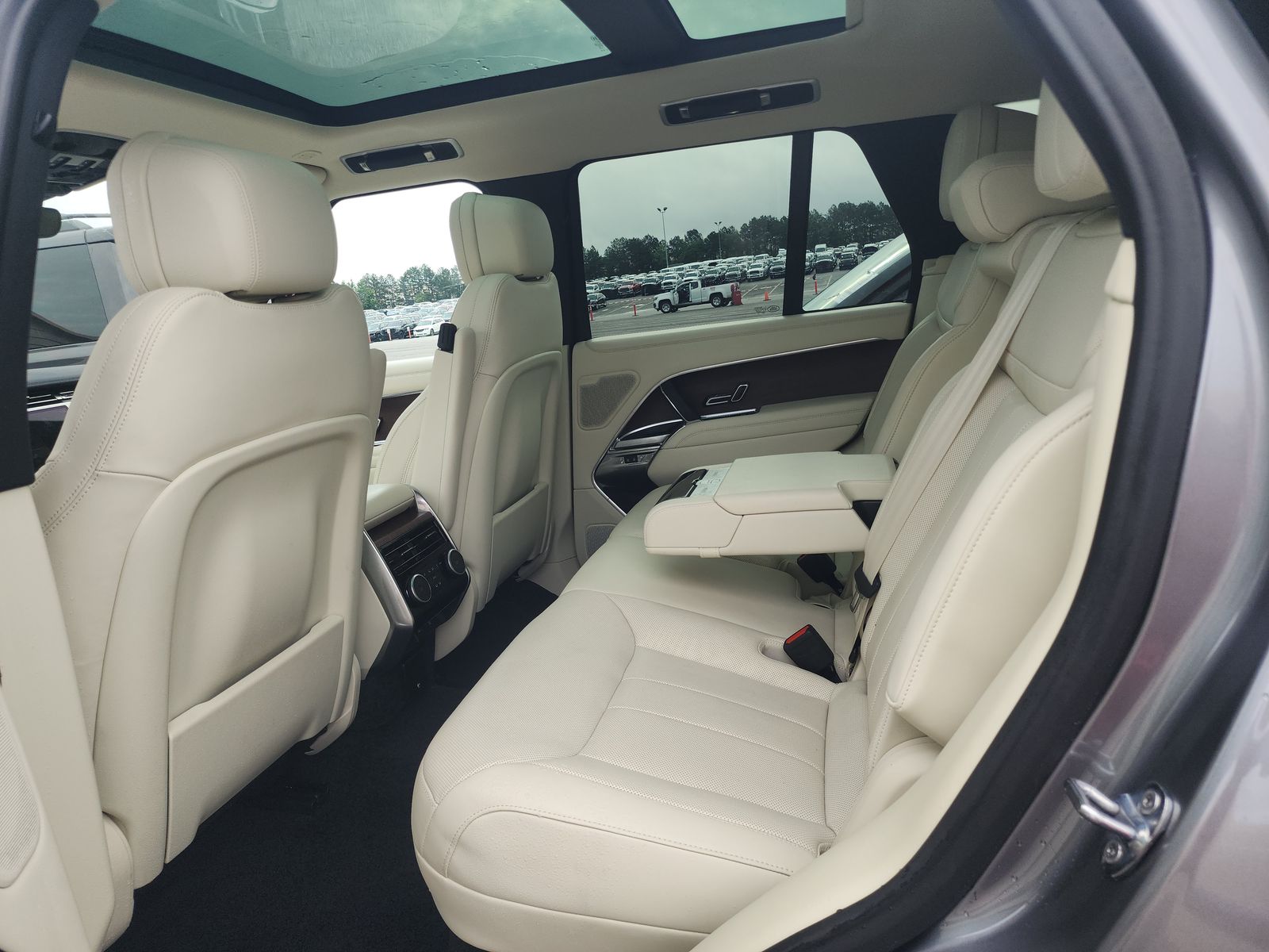 2024 Land Rover Range Rover SE AWD