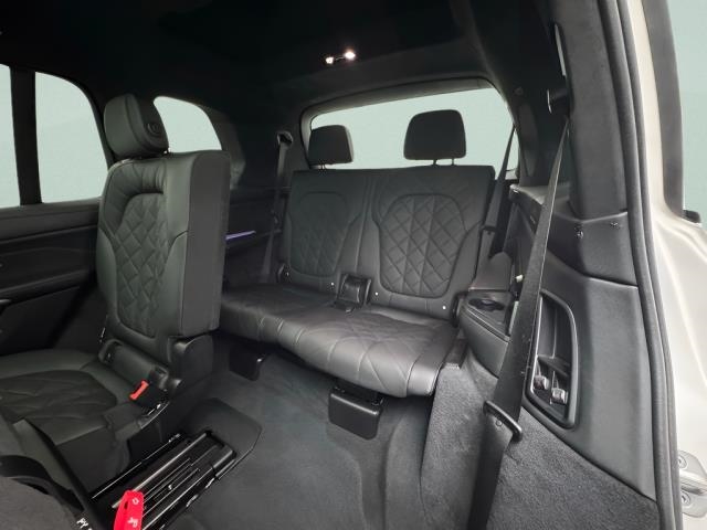2025 BMW X7 xDrive40i AWD