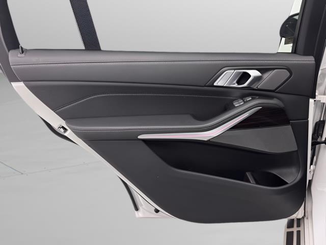2025 BMW X7 xDrive40i AWD