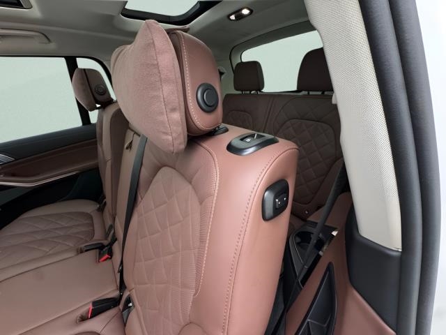 2025 BMW X7 xDrive40i AWD