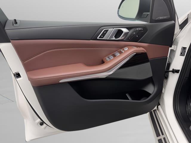 2025 BMW X7 xDrive40i AWD