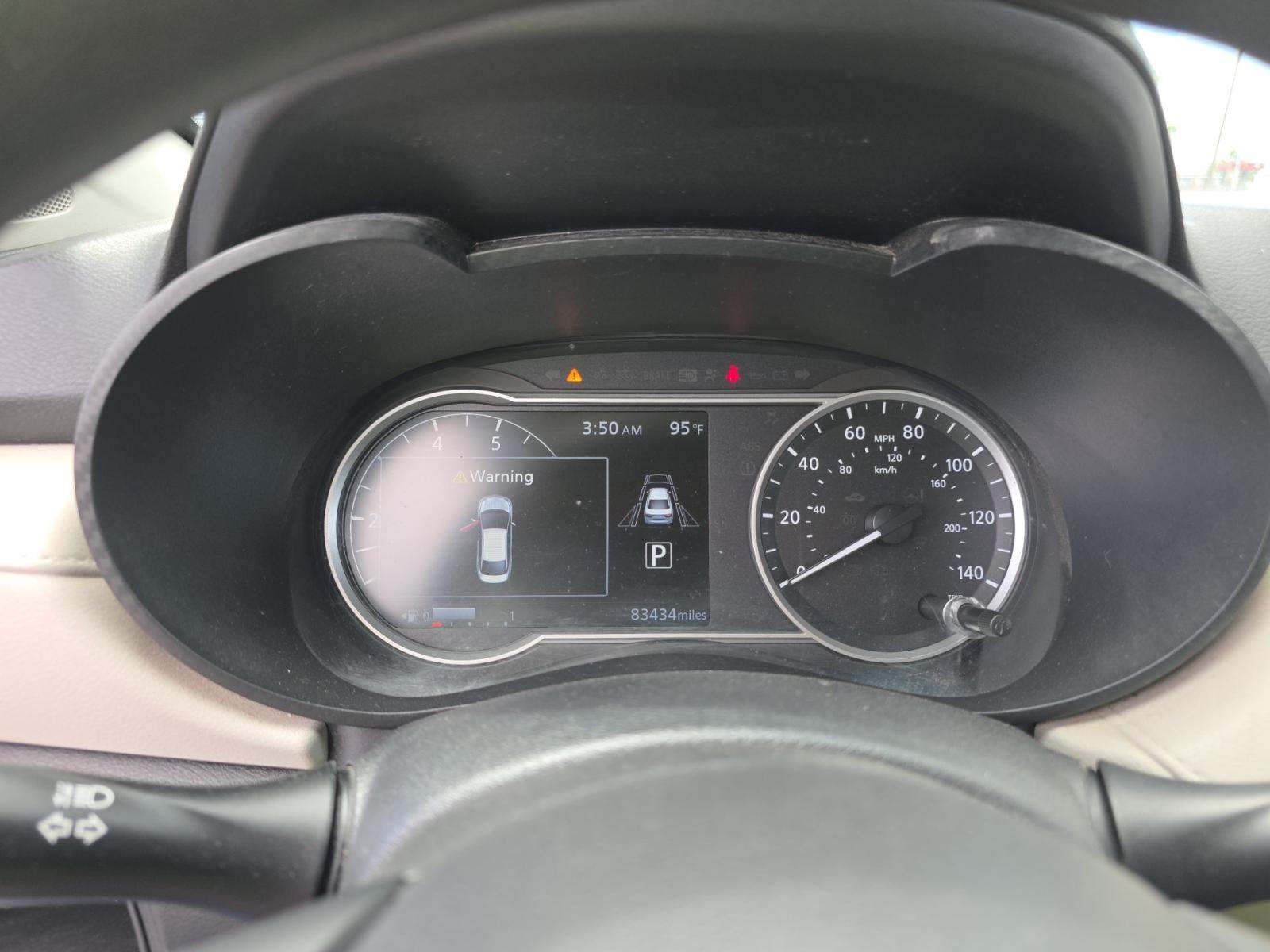 NISSAN VERSA - 10