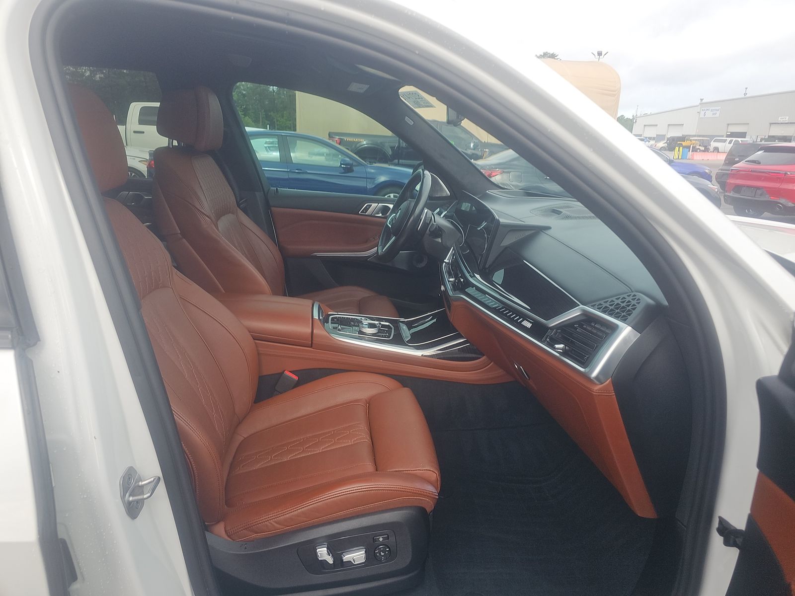 2023 BMW X7 M60i AWD