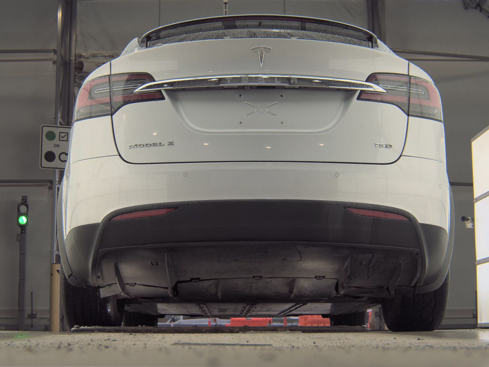 TESLA MODEL X - 8