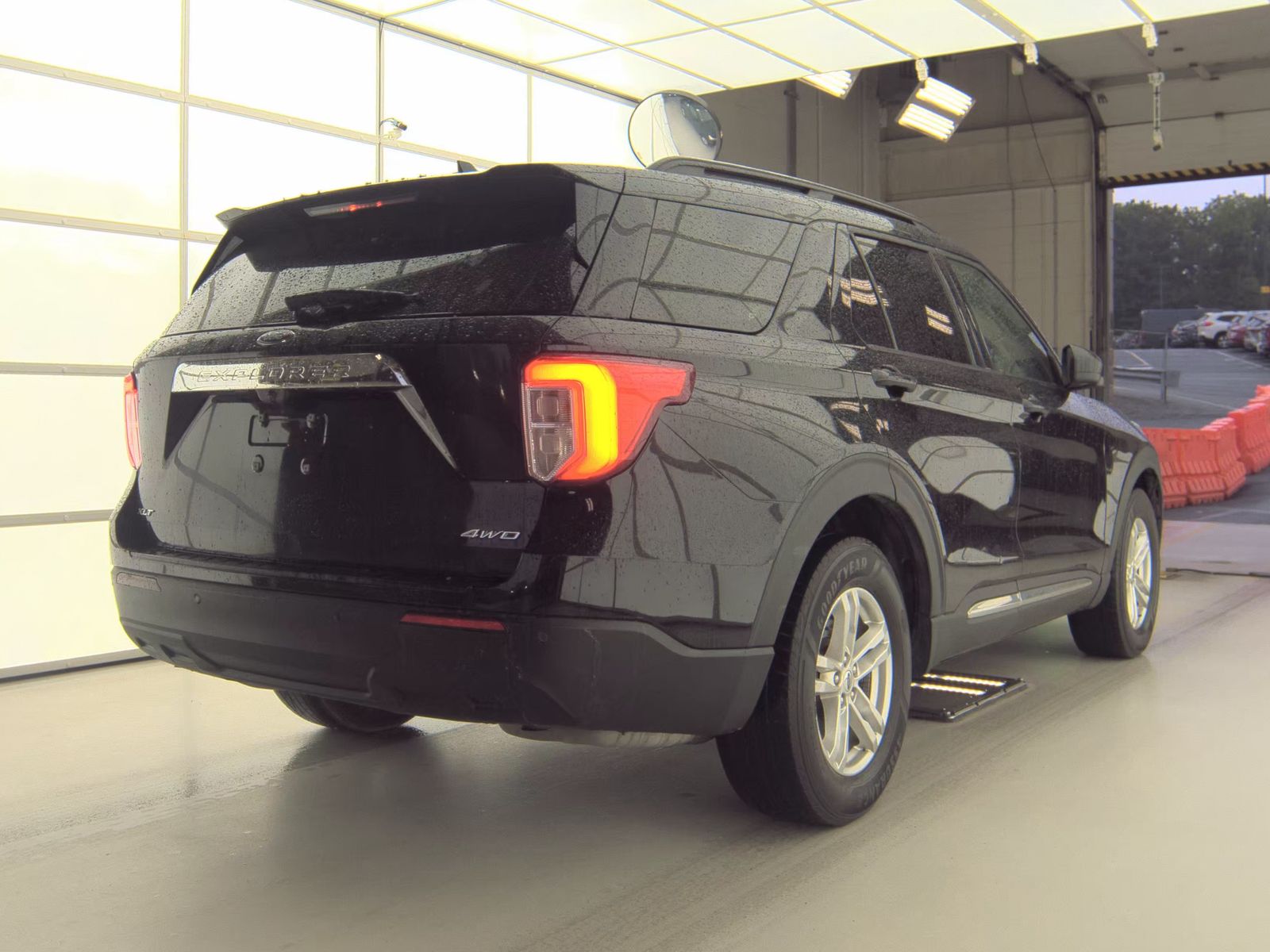 FORD EXPLORER - 6