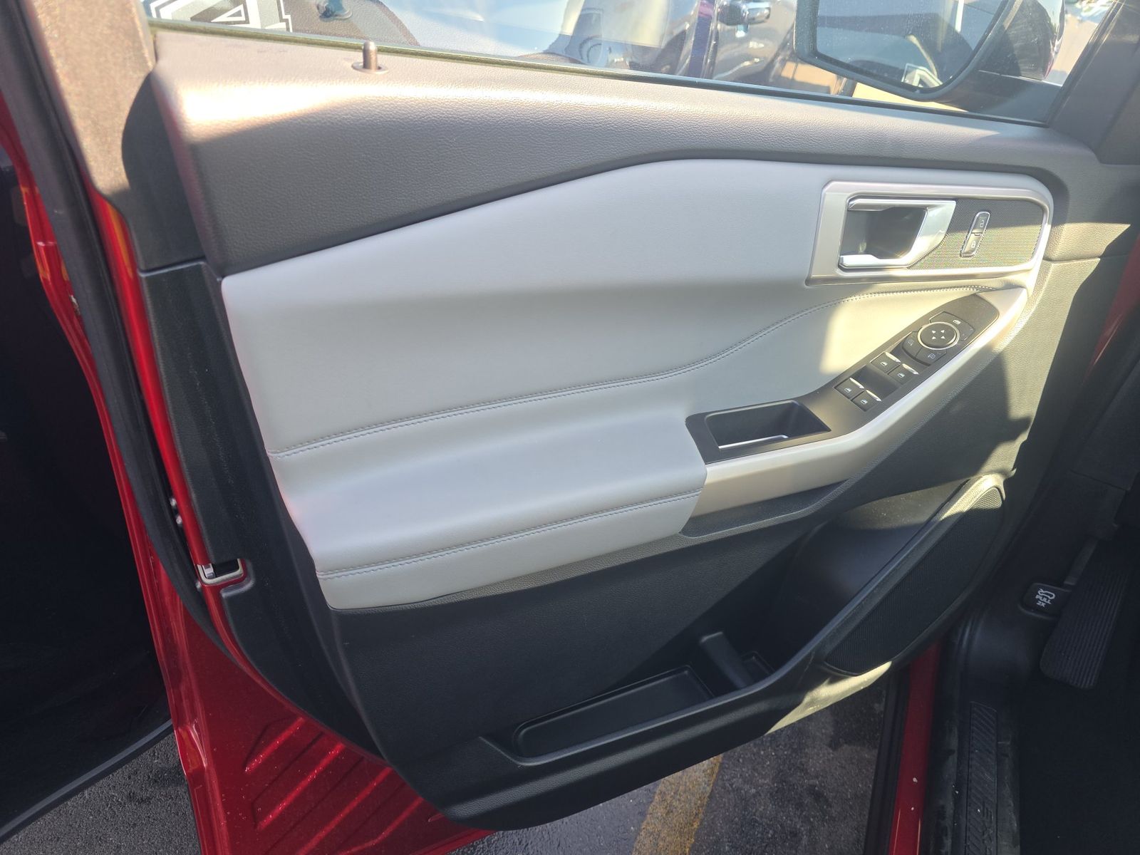 FORD EXPLORER - 4