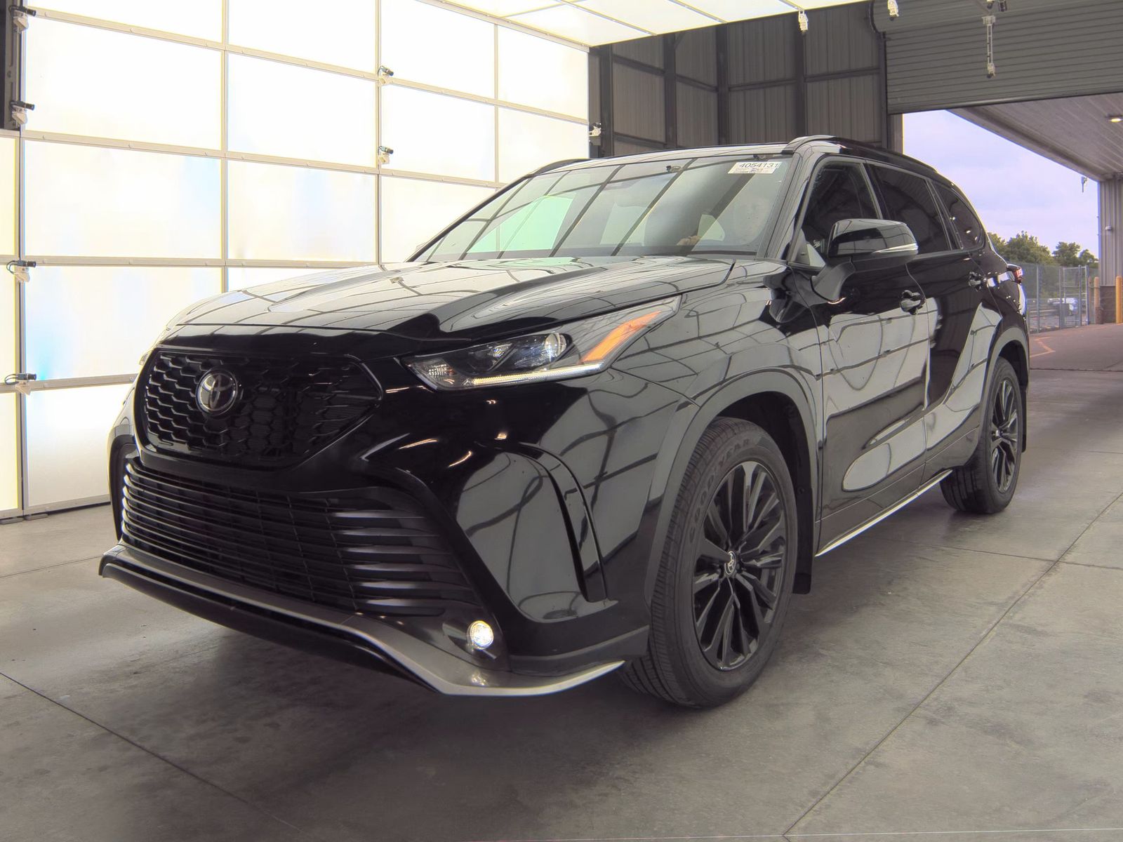 2025 Toyota Highlander XSE AWD's photo