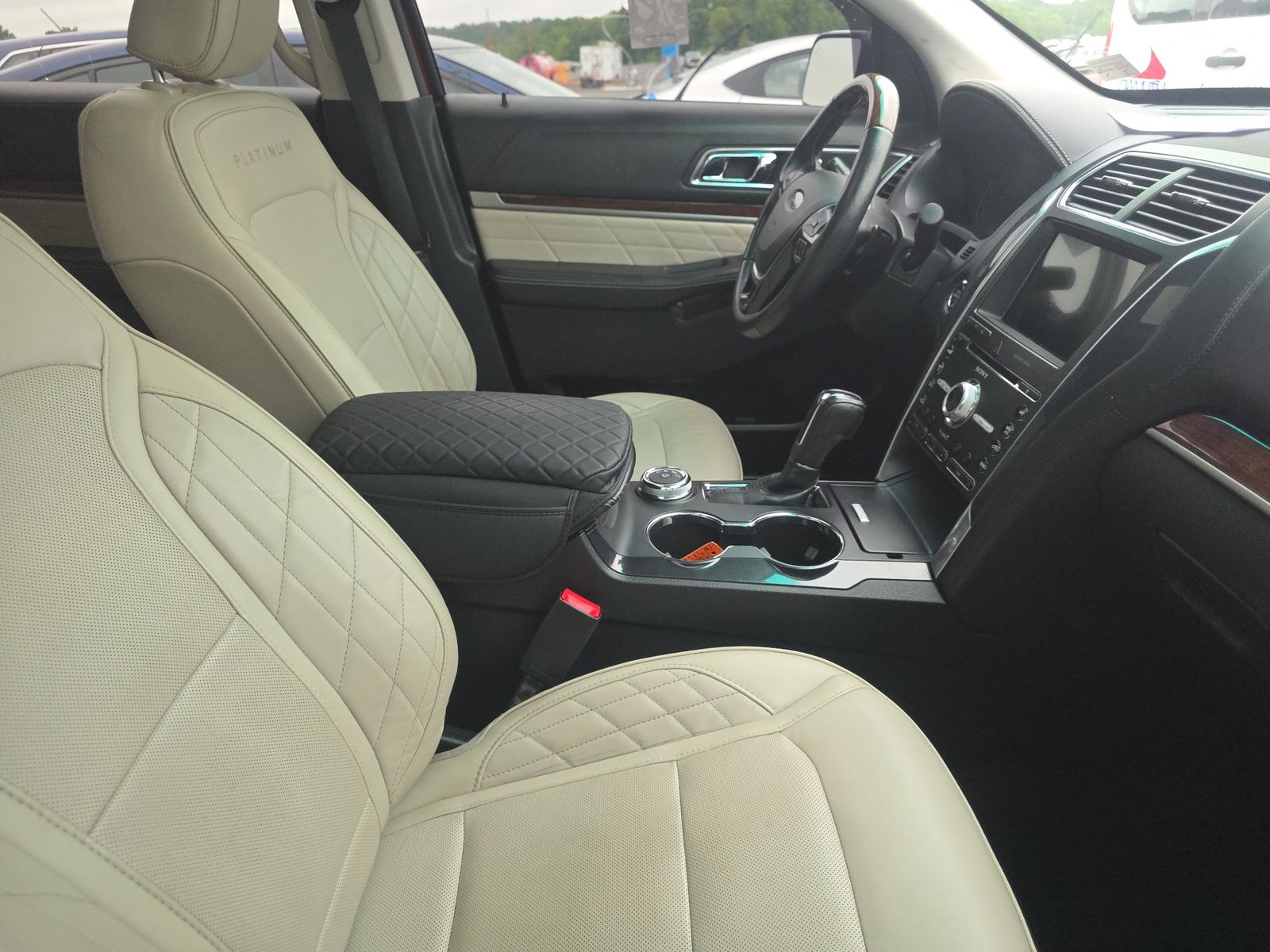 FORD EXPLORER - 9
