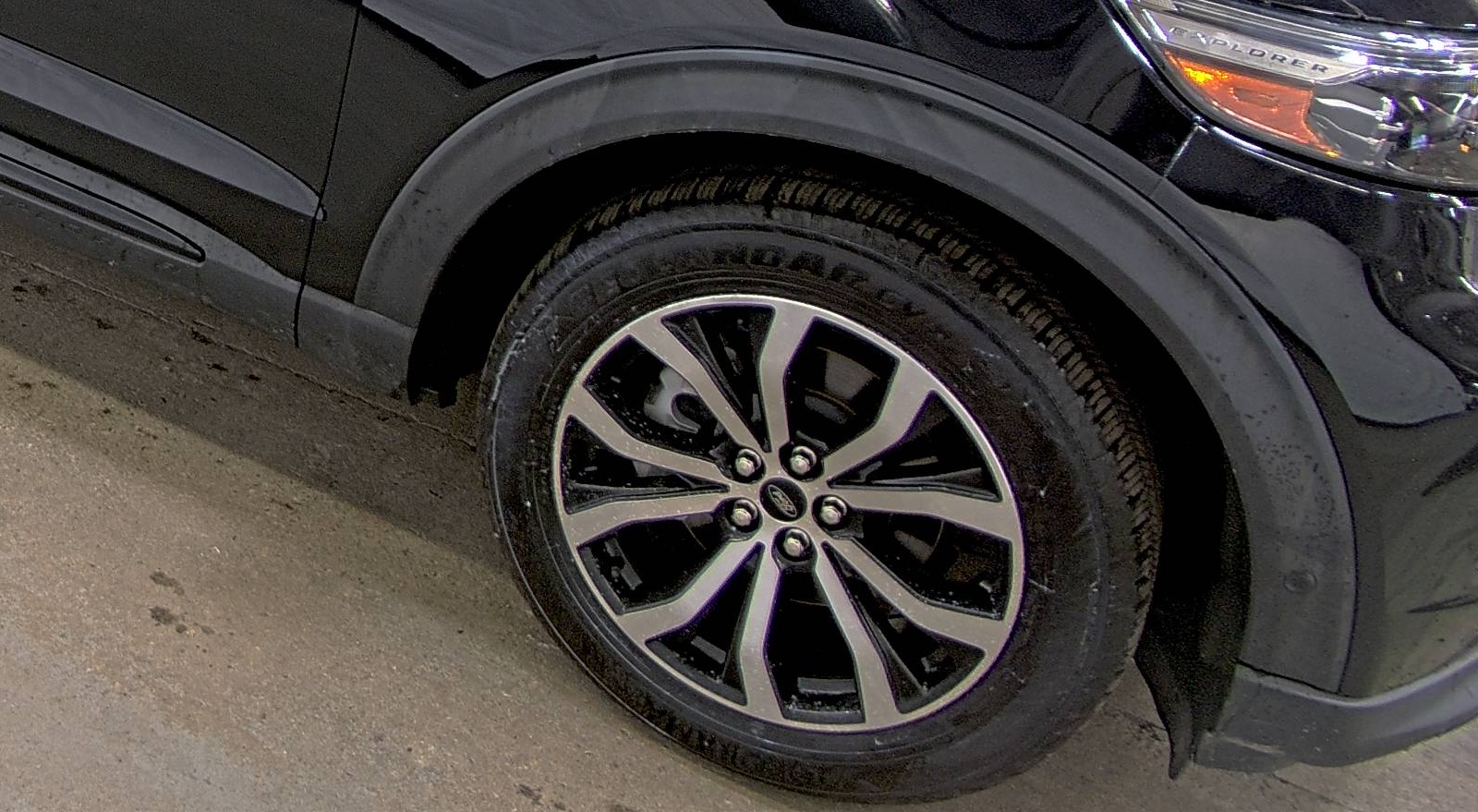 FORD EXPLORER - 9