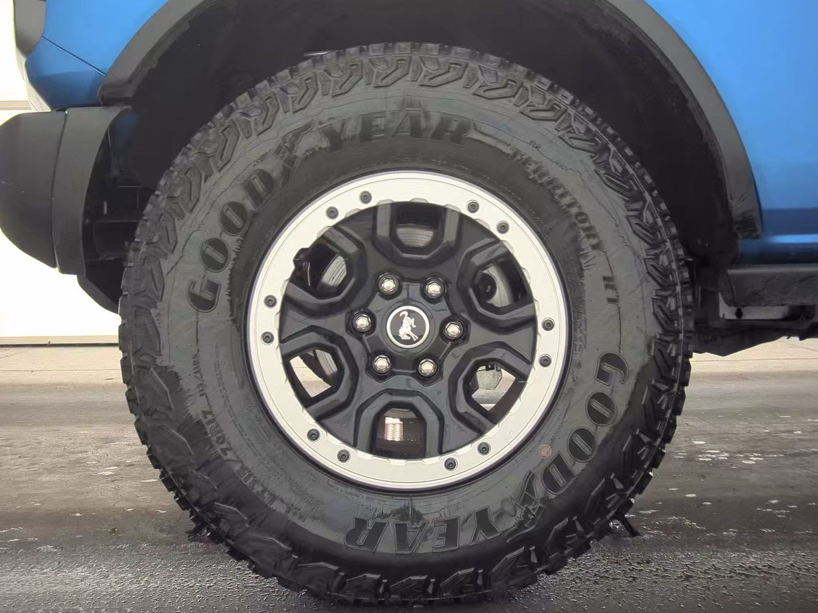 FORD BRONCO - 10