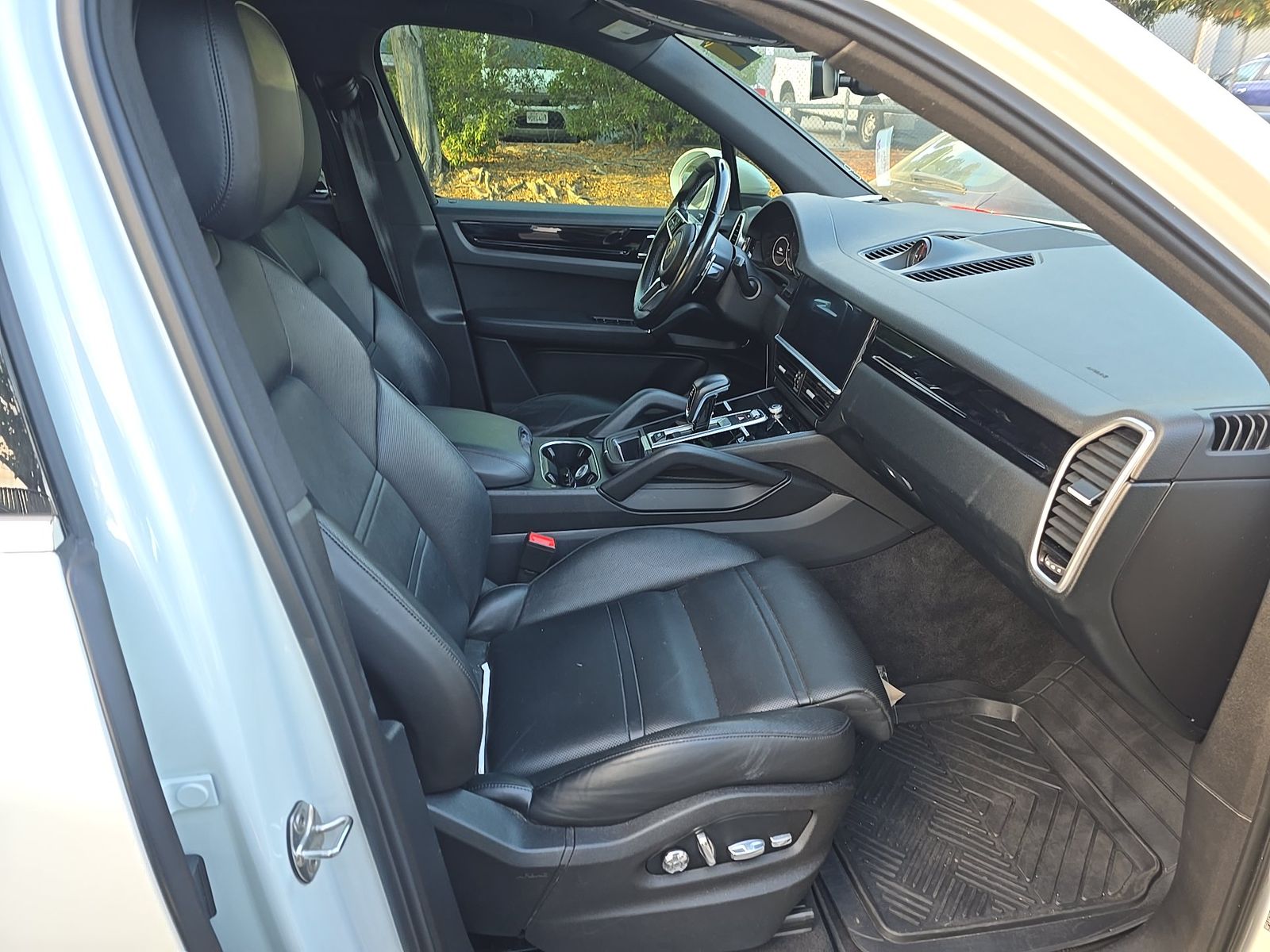 PORSCHE CAYENNE - 9