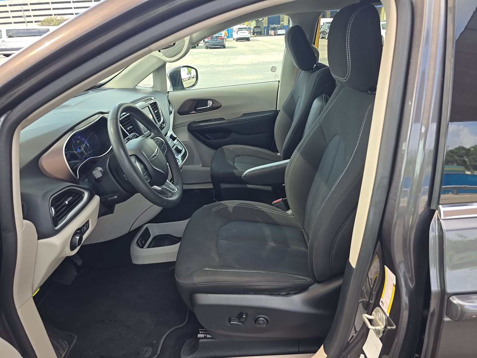 CHRYSLER VOYAGER - 8