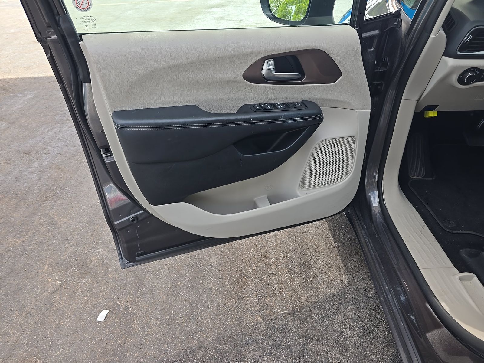 CHRYSLER VOYAGER - 10