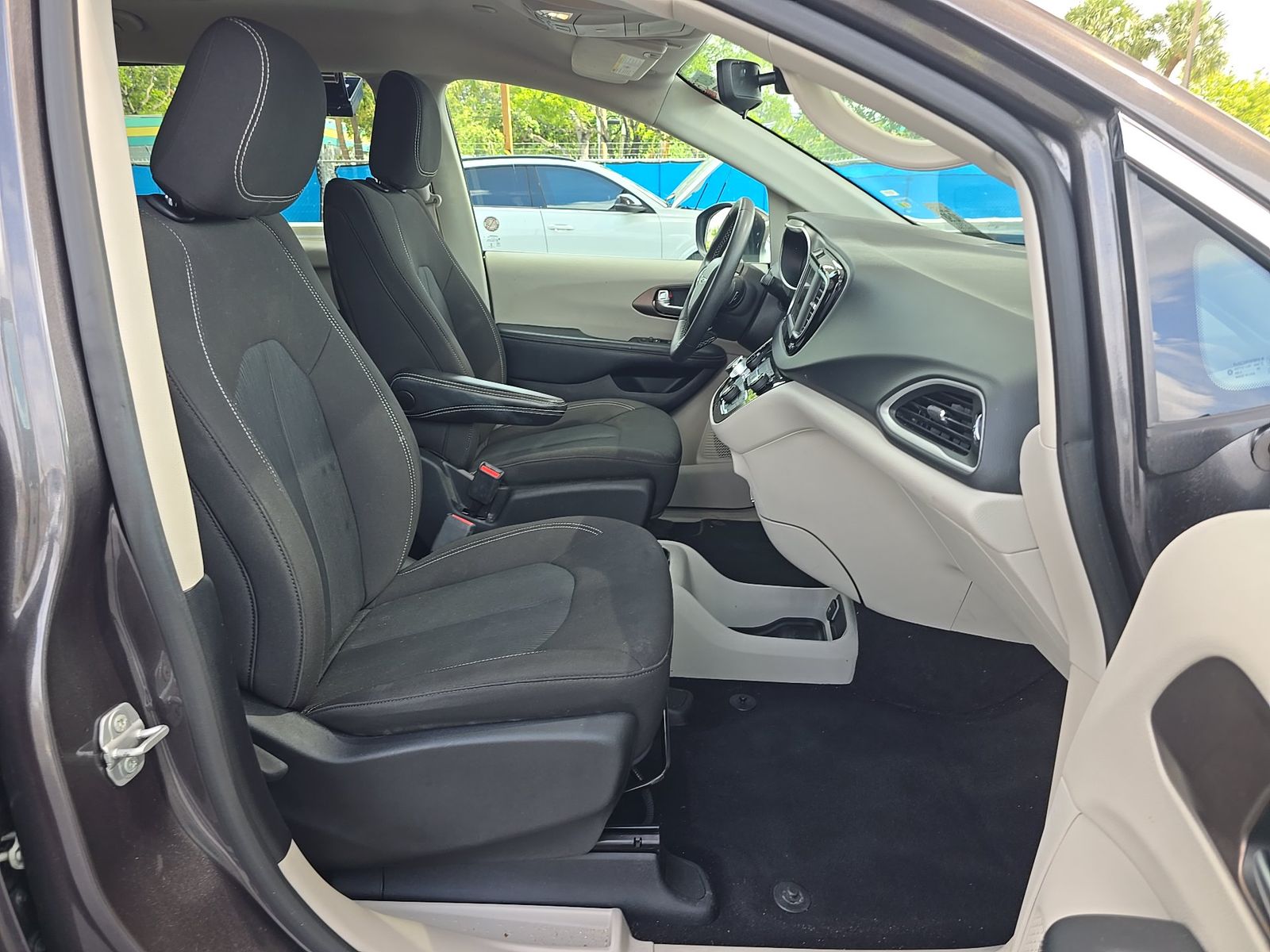 CHRYSLER VOYAGER - 9