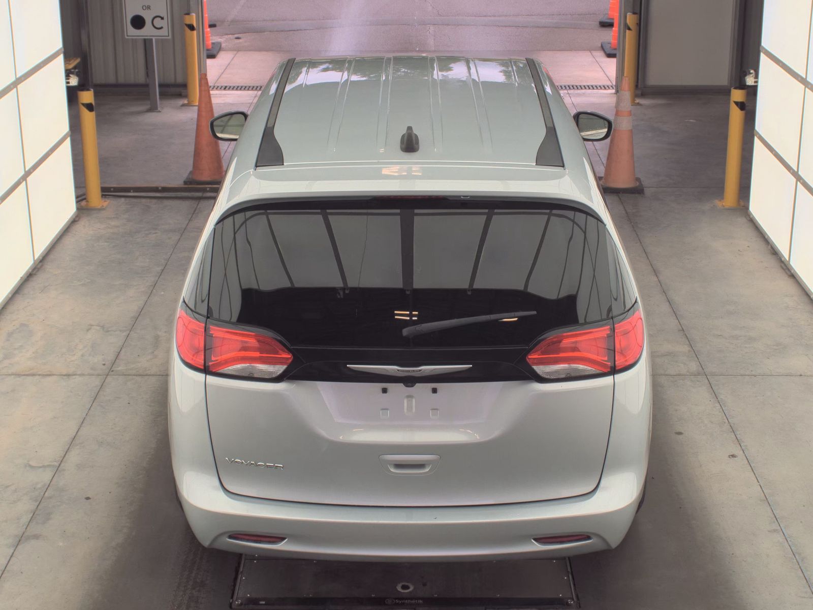 CHRYSLER VOYAGER - 7