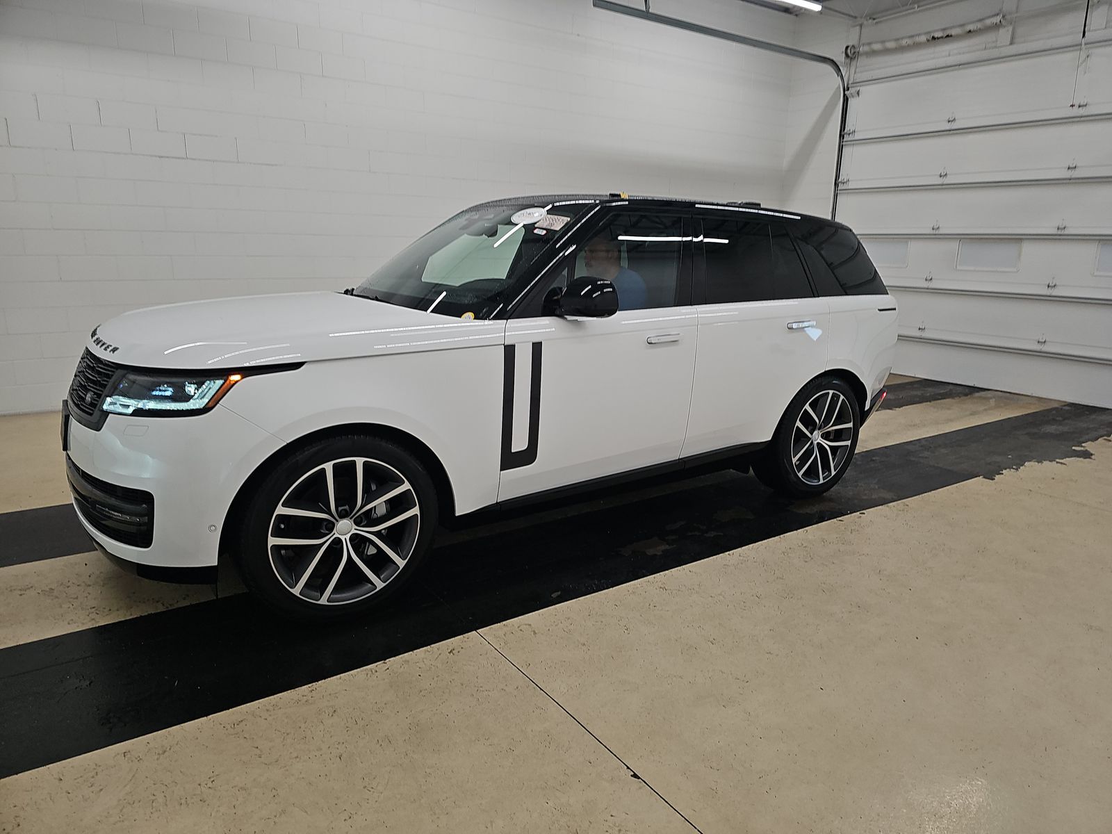 2024 Land Rover Range Rover 3.0 SE SWB's photo