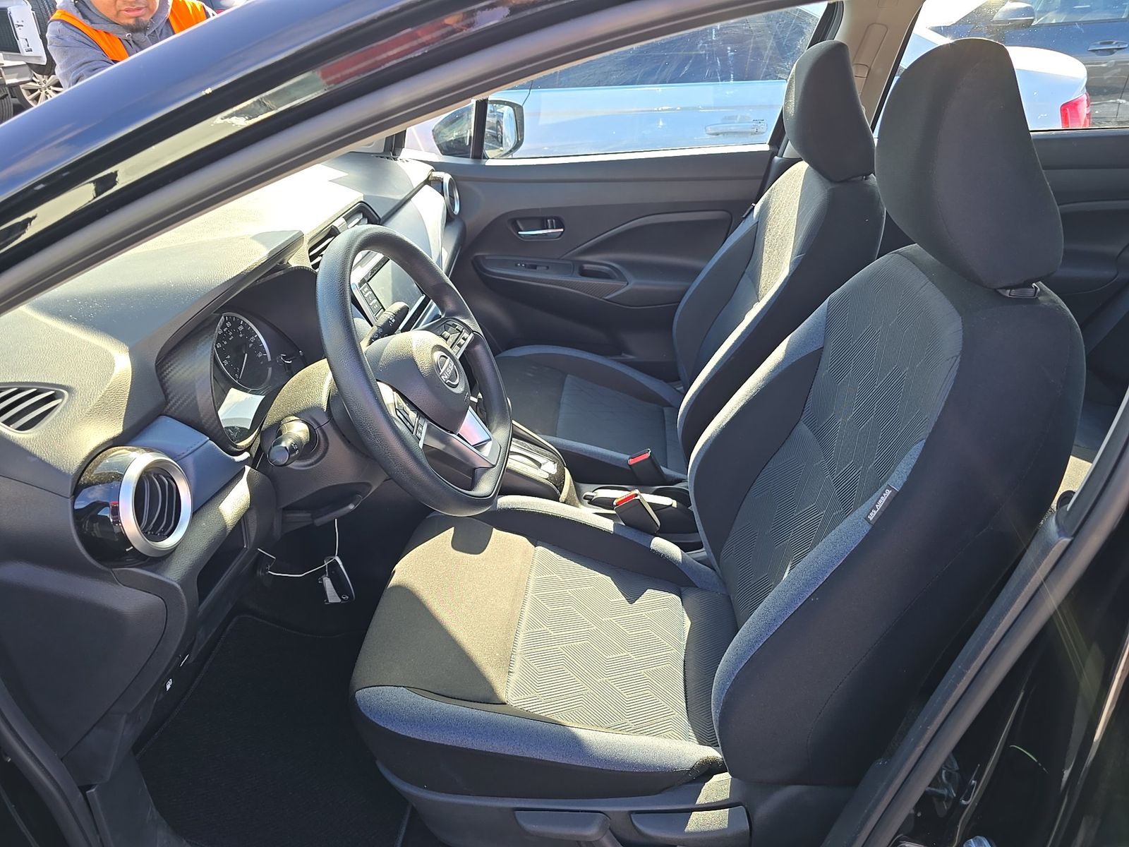 NISSAN VERSA - 8