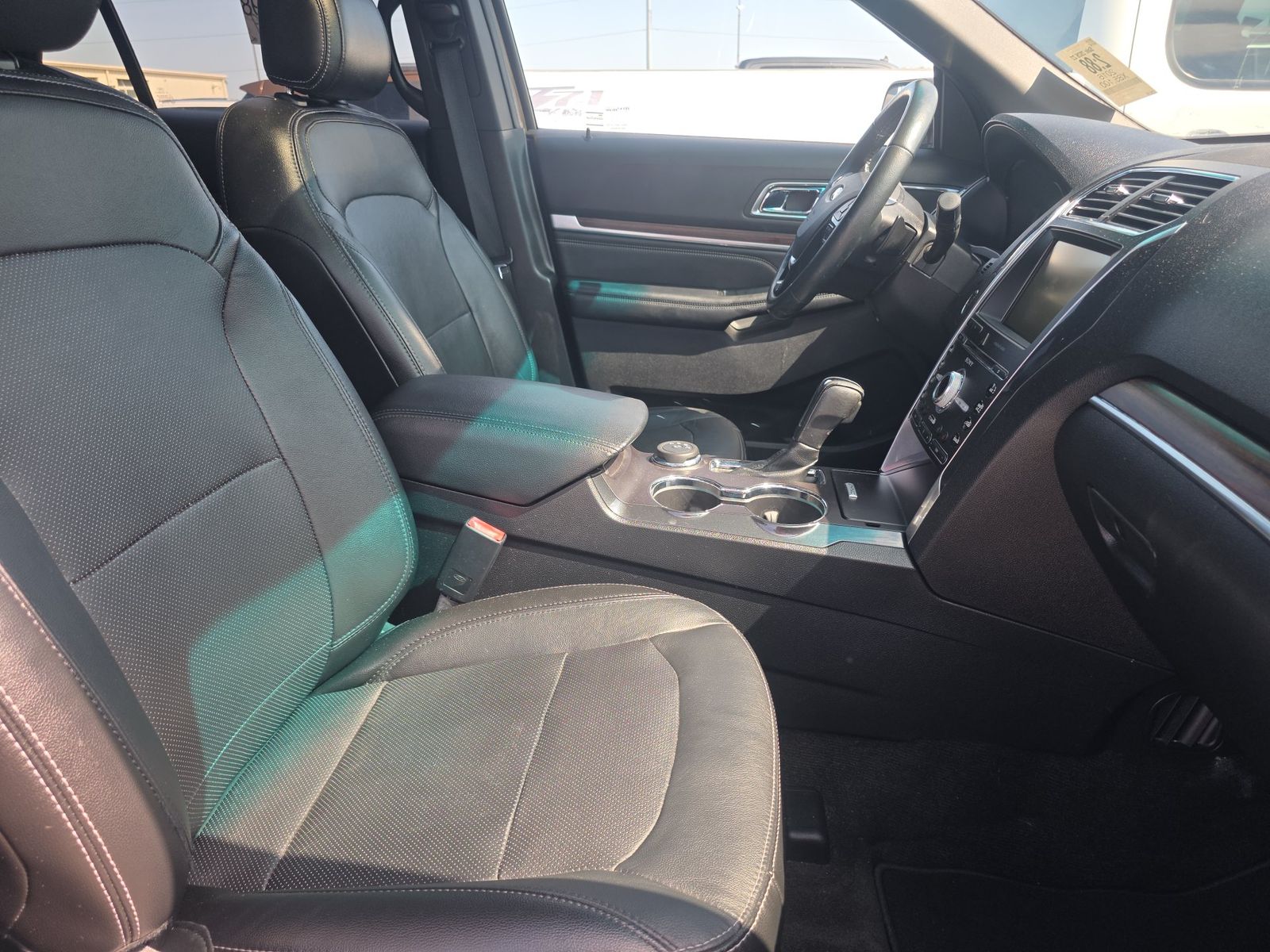 FORD EXPLORER - 9