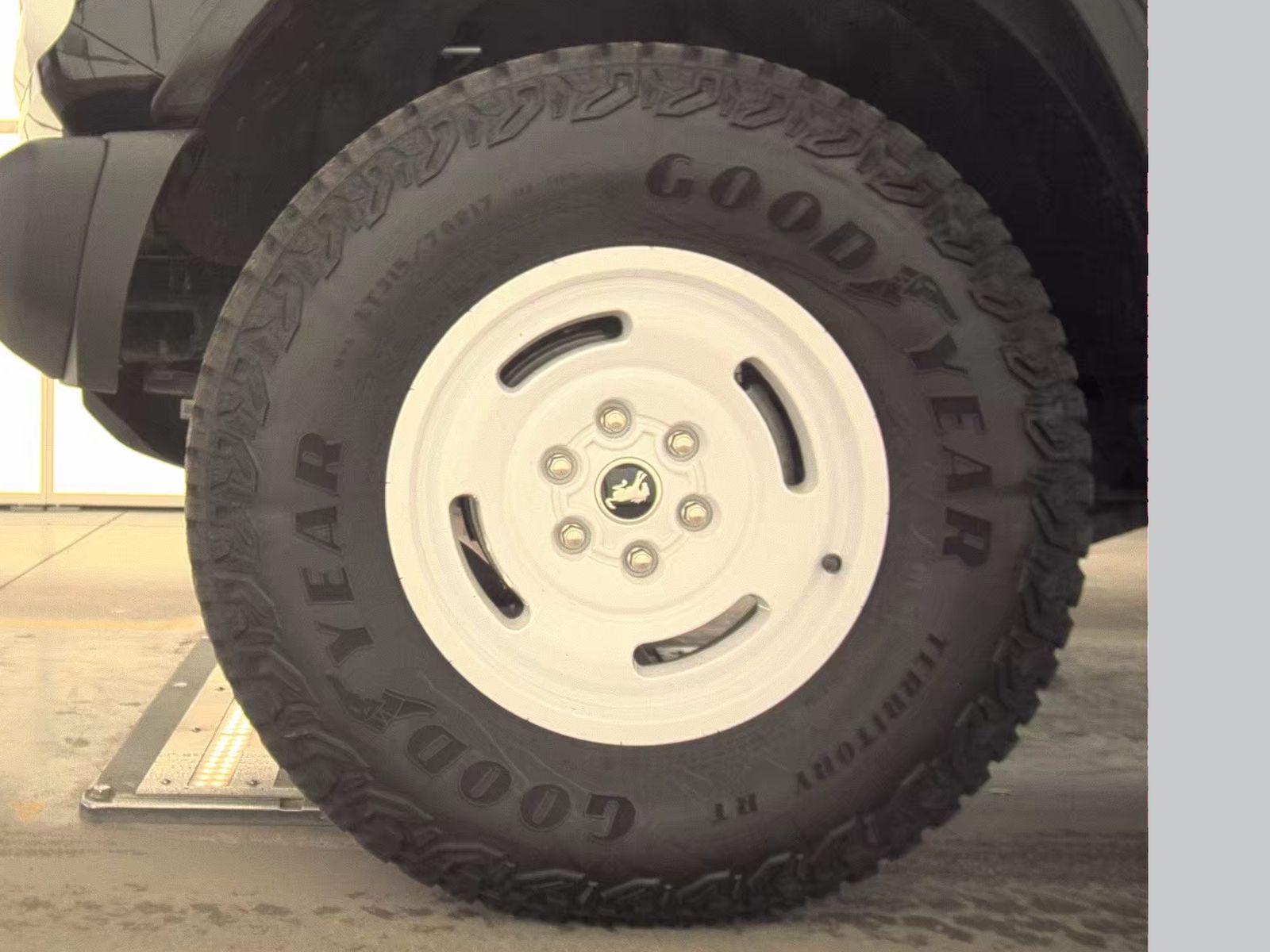 FORD BRONCO - 10