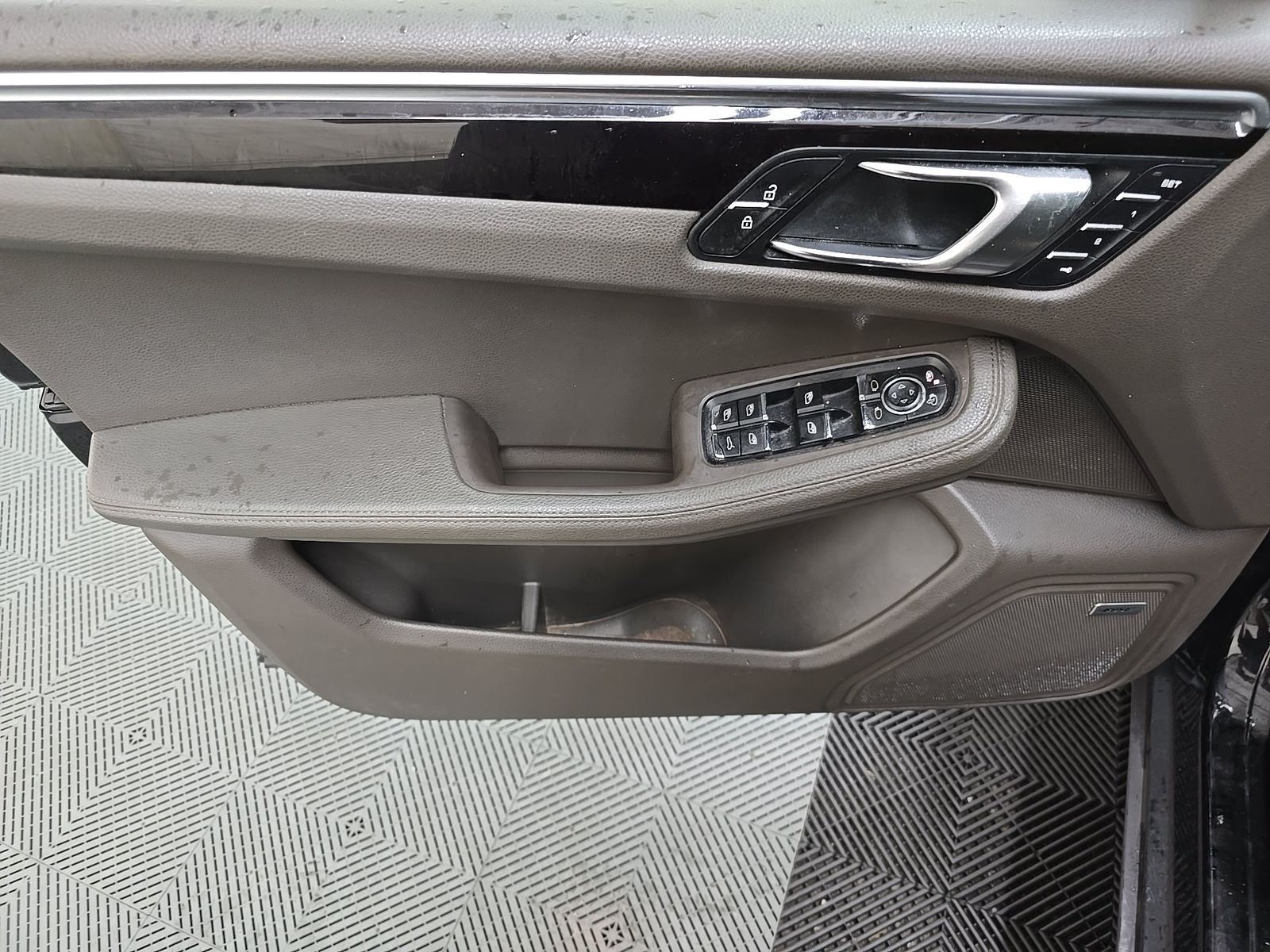 2021 Porsche Macan Base AWD
