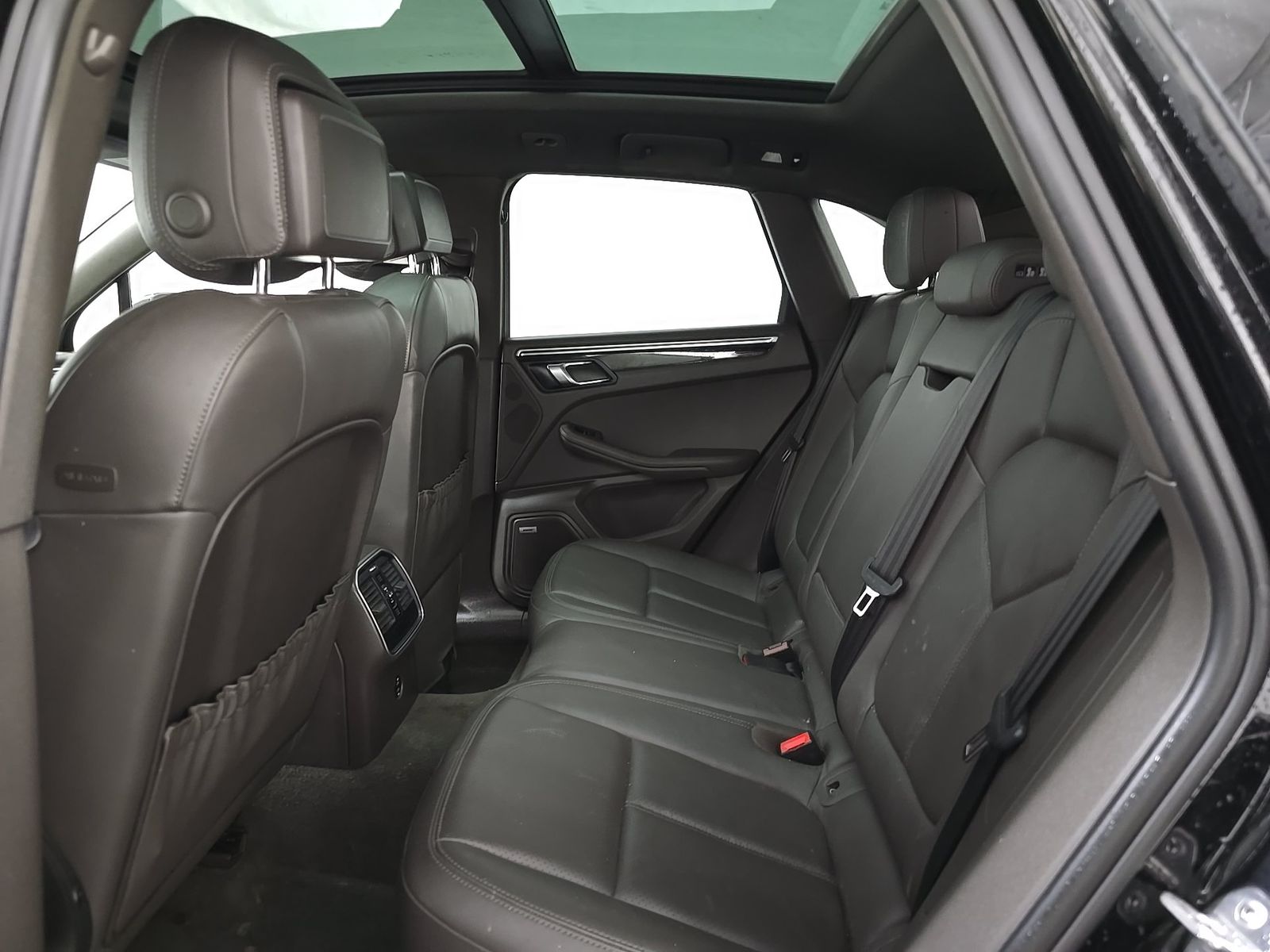 2021 Porsche Macan Base AWD