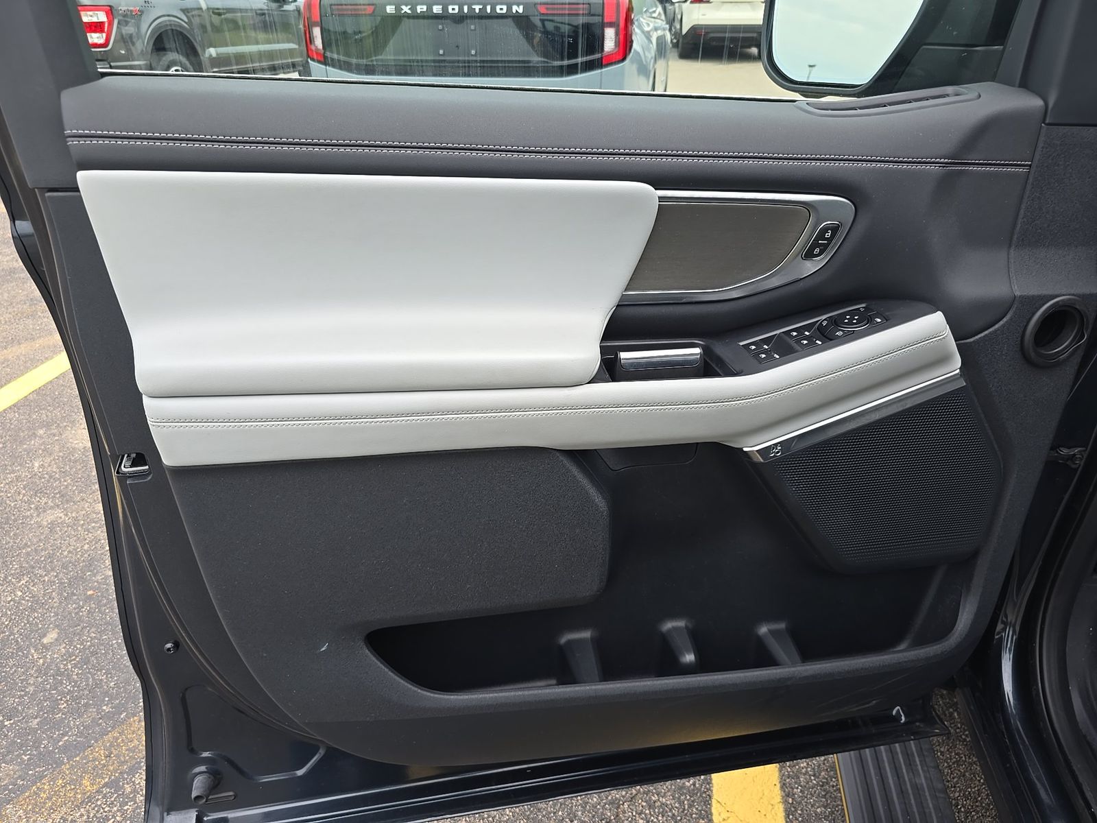 FORD EXPEDITION - 10