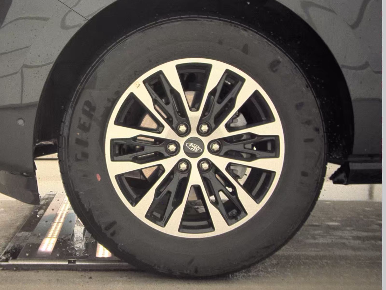 FORD EXPEDITION - 10