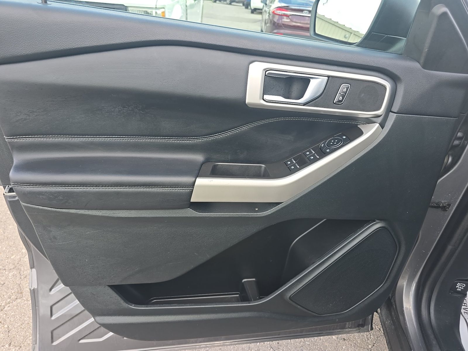 FORD EXPLORER - 10