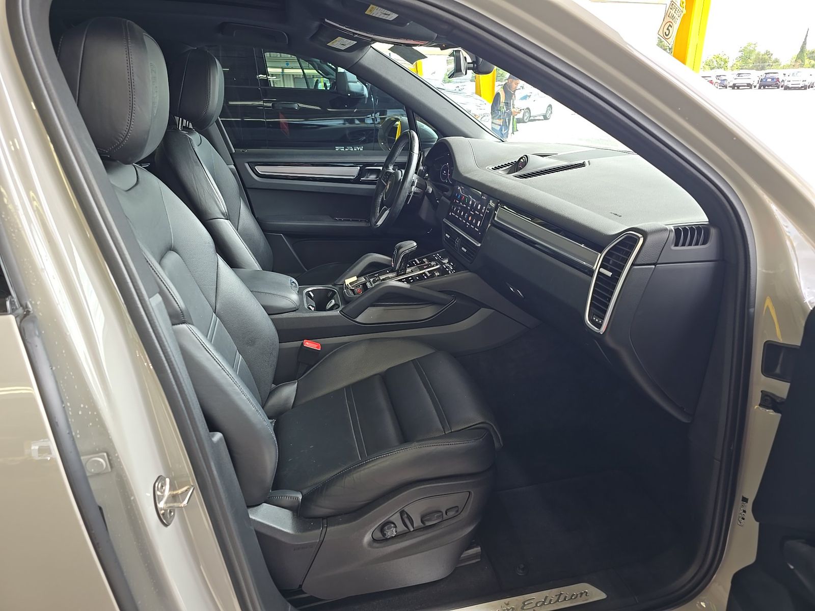 PORSCHE CAYENNE - 9