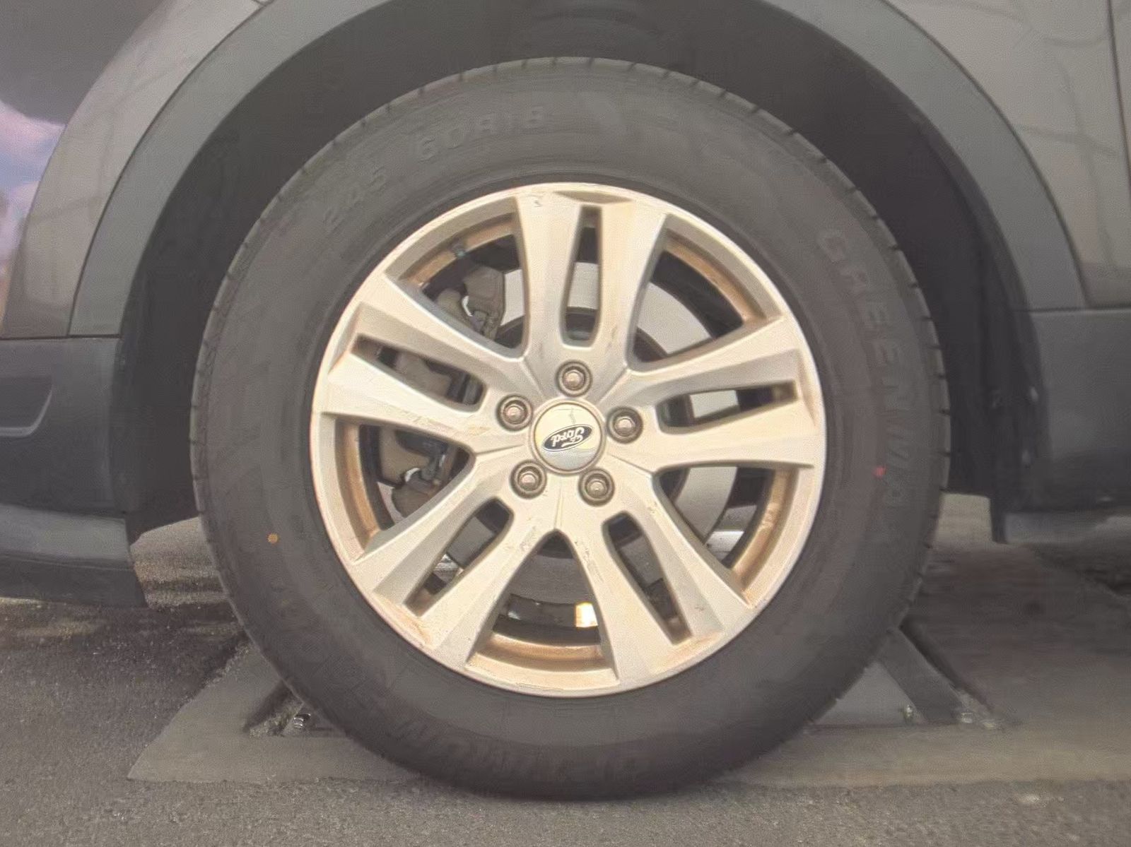 FORD EXPLORER - 10