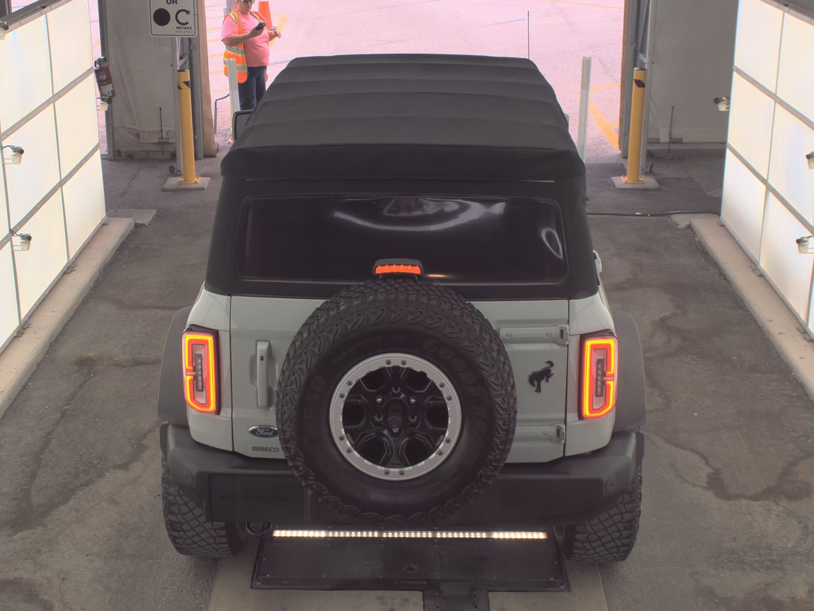 FORD BRONCO - 7