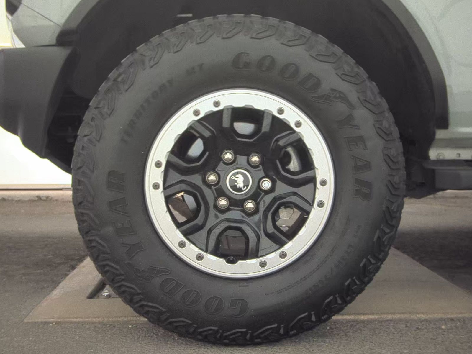 FORD BRONCO - 10
