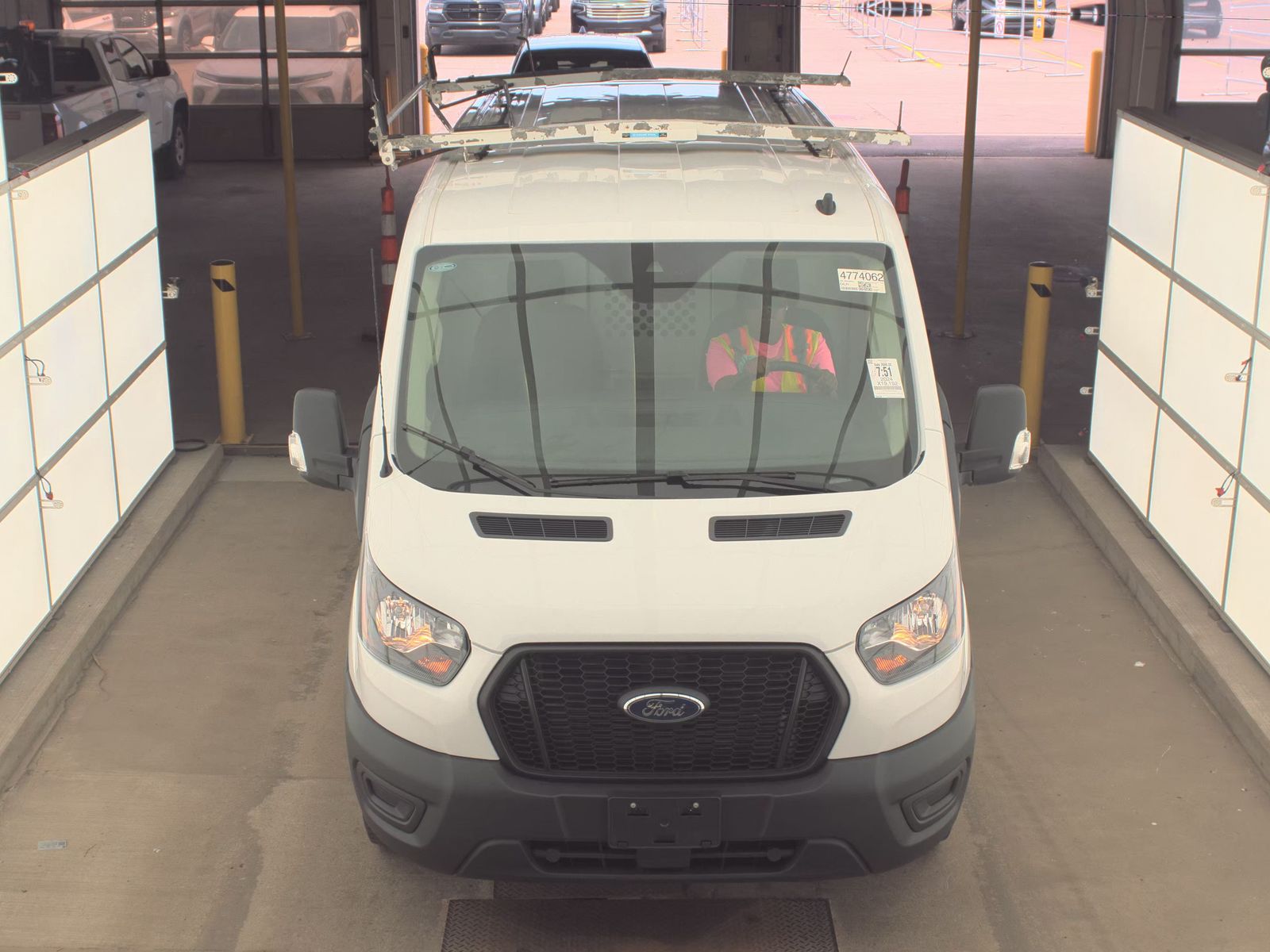 FORD TRANSIT 150 - 3