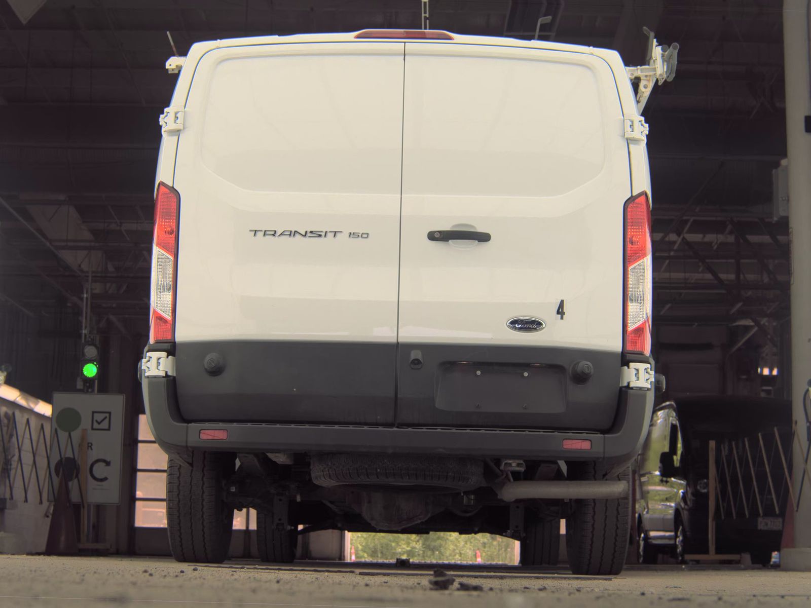 FORD TRANSIT 150 - 8