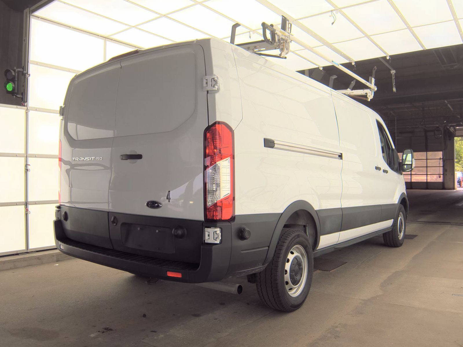 FORD TRANSIT 150 - 6