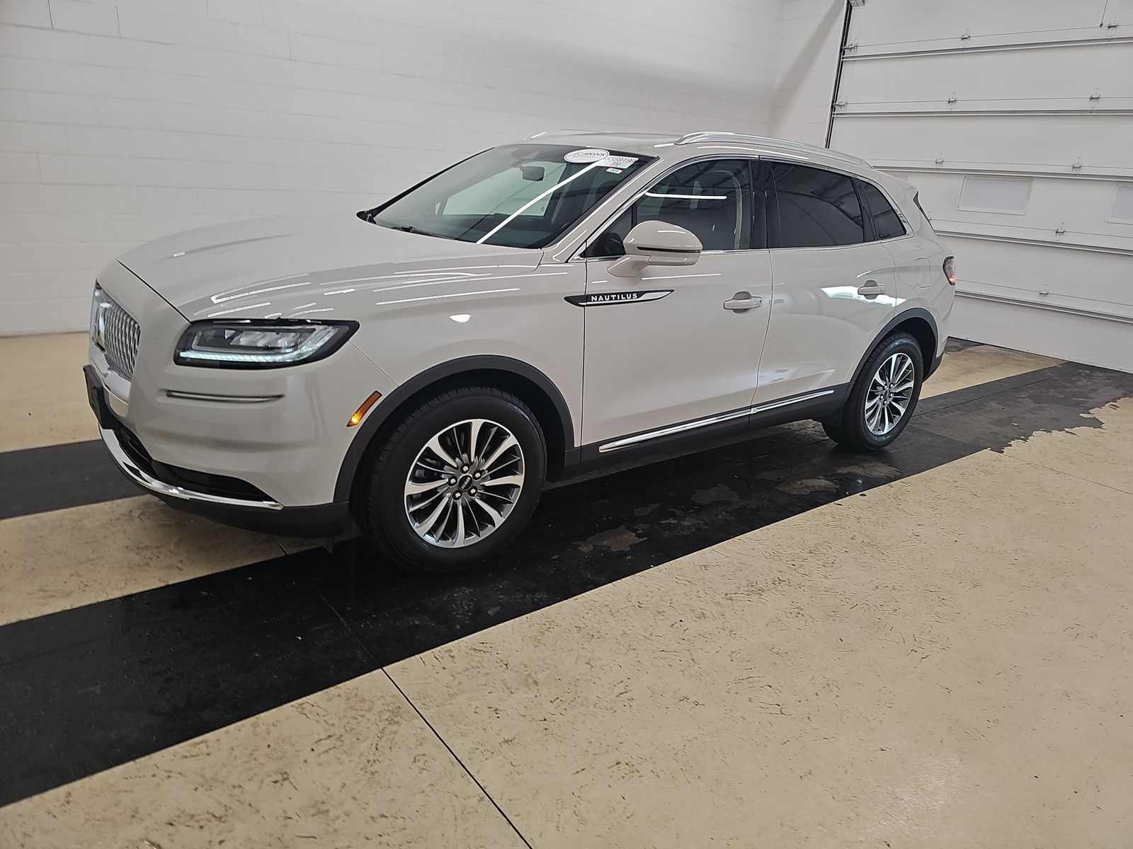 2023 Lincoln Nautilus Reserve AWD's photo