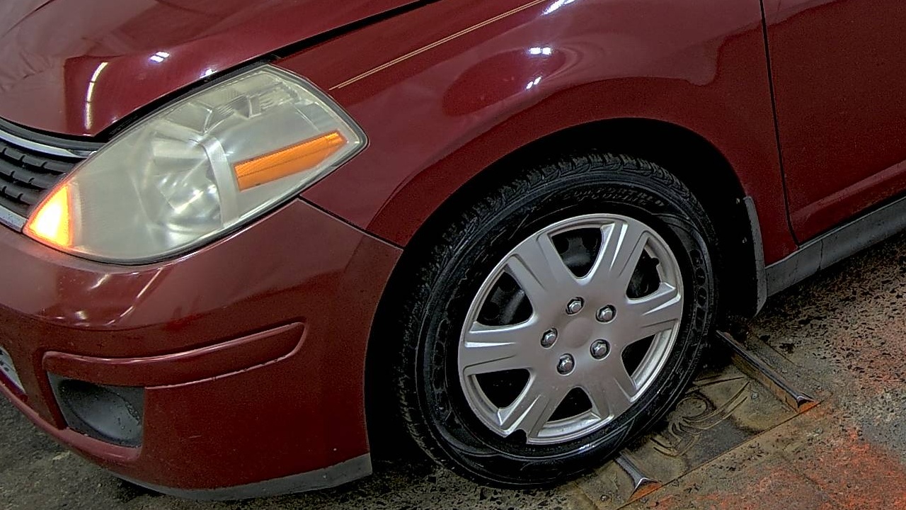 NISSAN VERSA - 8