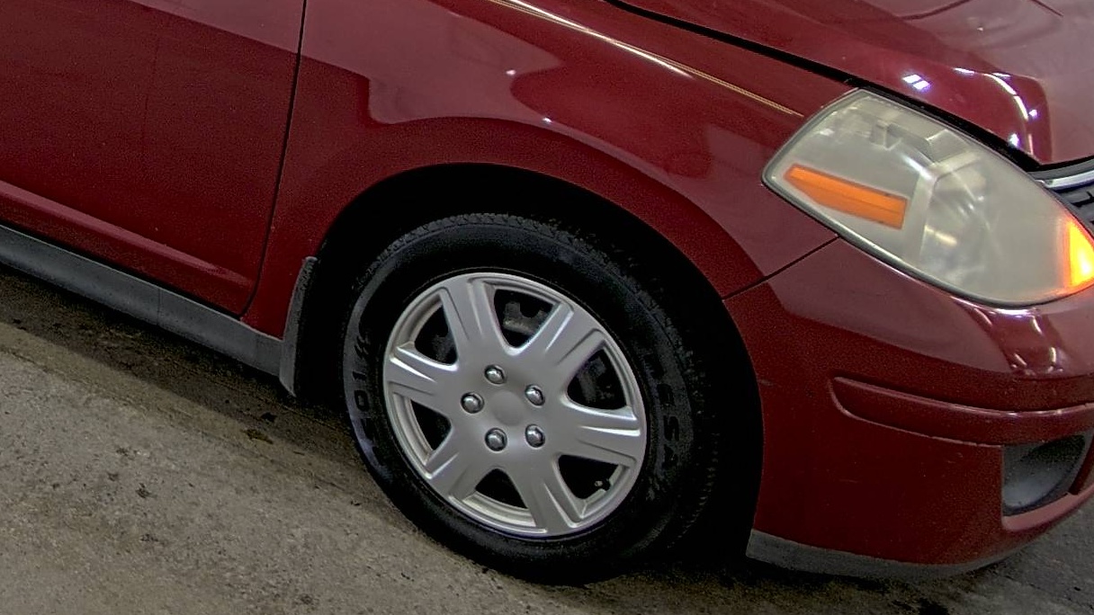 NISSAN VERSA - 9