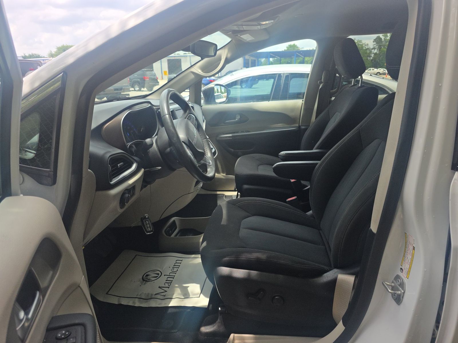 CHRYSLER VOYAGER - 8